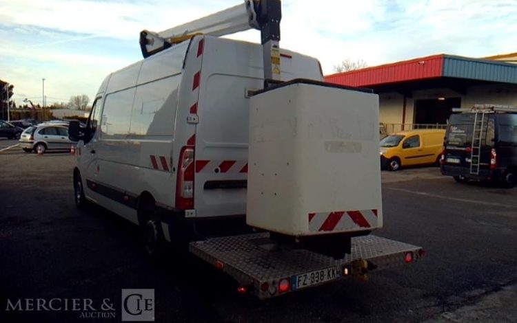 RENAULT MASTER AVEC NACELLE VERSALIFT VTL135EVO 12 A 14M  FZ-338-KK