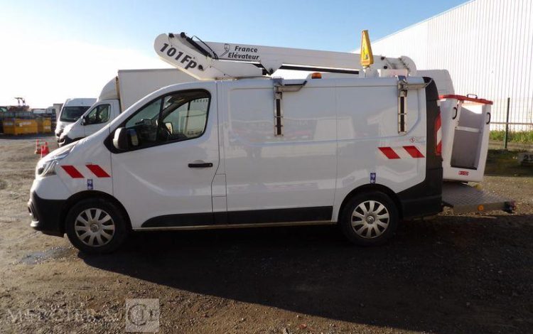 RENAULT TRAFIC L1H1 GD CFT AVEC NACELLE 10M – 227 HEURES – 73745 KMS – ANNEE 2022 BLANC GG-255-JC