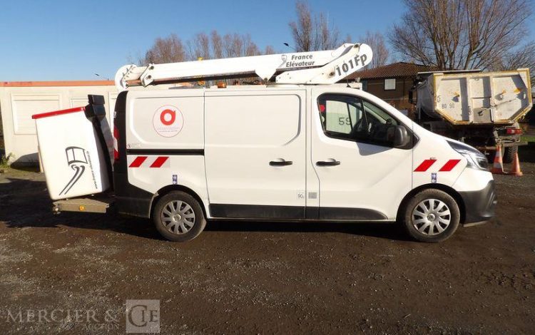 RENAULT TRAFIC L1H1 GD CFT AVEC NACELLE 10M – 227 HEURES – 73745 KMS – ANNEE 2022 BLANC GG-255-JC