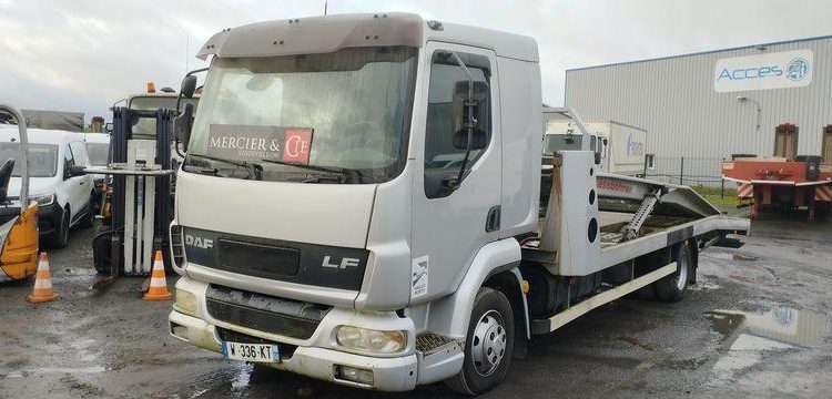 DAF DAF LF 55 DEPANNEUSE/PORTE VOITURE – DIESEL – 346377 KMS – ANNEE 2006 GRIS W-336-KT