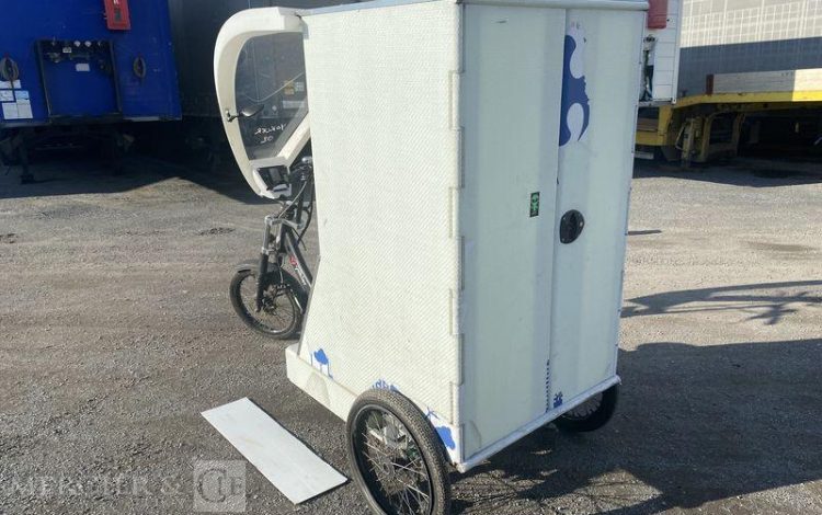 YOKLER LOT DE 2 VELOS TRICYCLE CARGO YOKLER ELECTRIQUE – COFFRE ARRIERE 1M3  YOK01