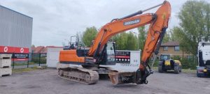 DOOSAN PELLE SUR CHENILLES DX225LC-5 – DIESEL – 22T – 3040 HEURES – ANNEE 2019  2245