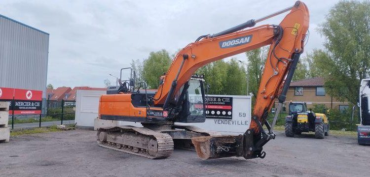 DOOSAN PELLE SUR CHENILLES DX225LC-5 – DIESEL – 22T – 3040 HEURES – ANNEE 2019  2245