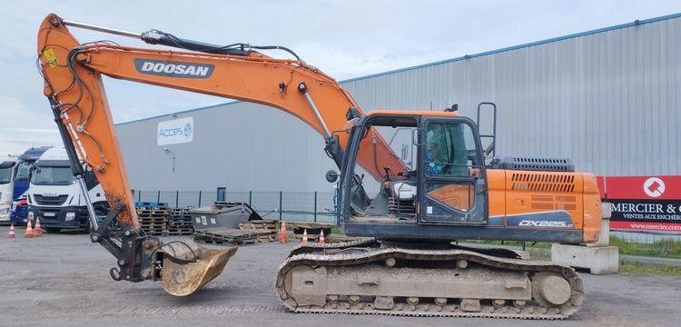 DOOSAN PELLE SUR CHENILLES DX225LC-5 – DIESEL – 22T – 3040 HEURES – ANNEE 2019  2245