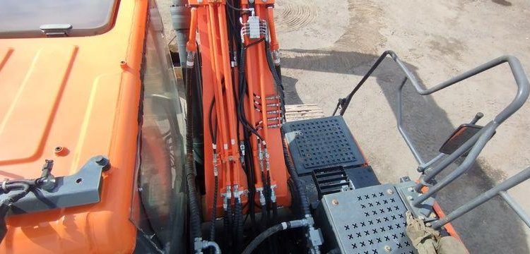 DOOSAN PELLE SUR CHENILLES DX225LC-5 – DIESEL – 22T – 3040 HEURES – ANNEE 2019  2245