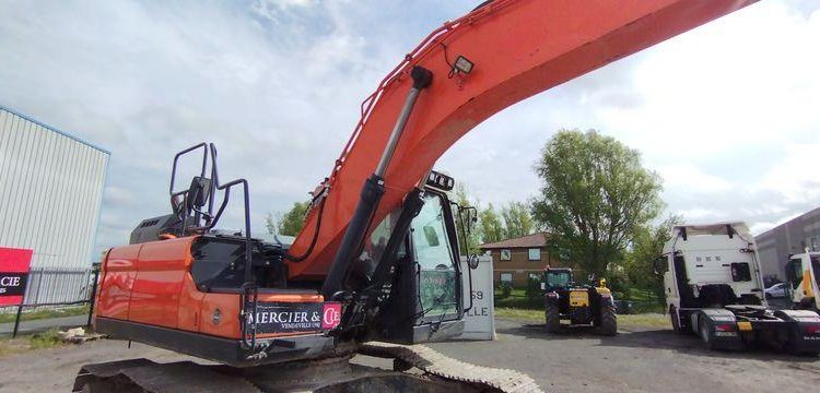 DOOSAN PELLE SUR CHENILLES DX225LC-5 – DIESEL – 22T – 3040 HEURES – ANNEE 2019  2245