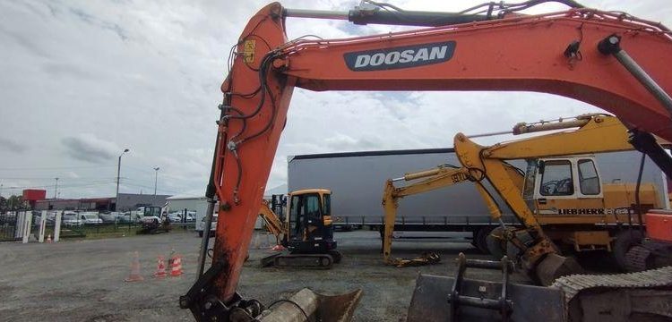 DOOSAN PELLE SUR CHENILLES DX225LC-5 – DIESEL – 22T – 3040 HEURES – ANNEE 2019  2245