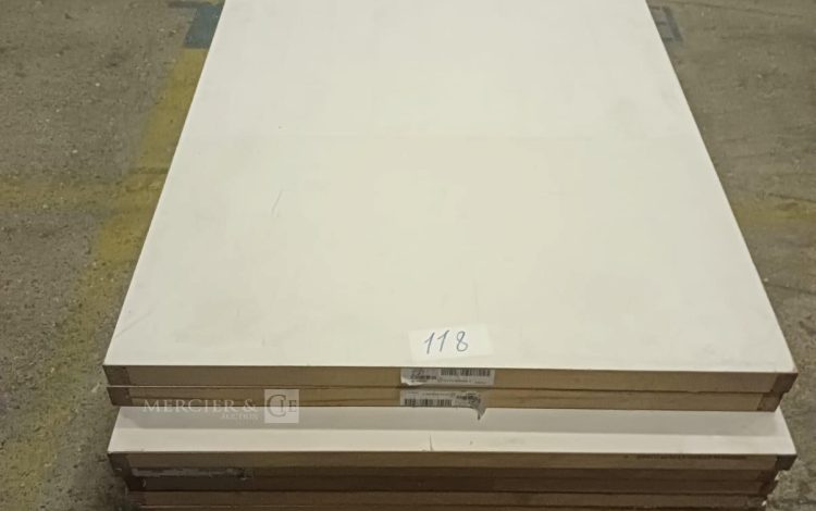 Autre Lot de 12 portes sans bâti  dont 10 de 211x83cm , et 2 de 204x83cm  116