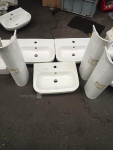 Autre Lot de 3 lavabos avec pieds marque VILLEROY BOCH  158