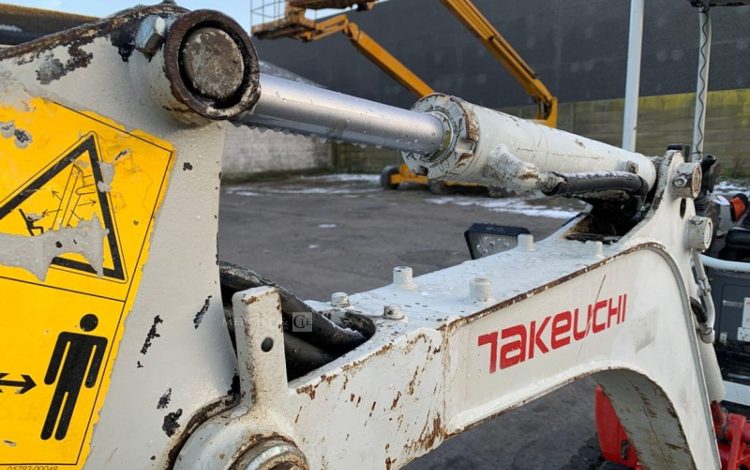 TAKEUCHI TB215R  215002537