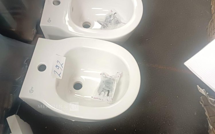 Autre Lot de 2 cuvettes pour WC marque Ideal Standard  283