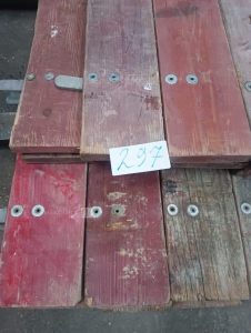 Autre Lot de 30 bois d’échafaudage de 2m , et 14 planches de 1,50cm marque ALTRAD  288