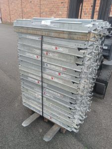 Autre Lot de 36 plateaux de 30x100cm pour échafaudage de la marque Altrad  33