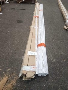 Autre Lot d’environ 100 baguettes en PVC de 2,70m  334