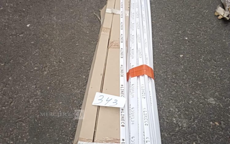 Autre Lot d’environ 100 baguettes en PVC de 2,70m  334