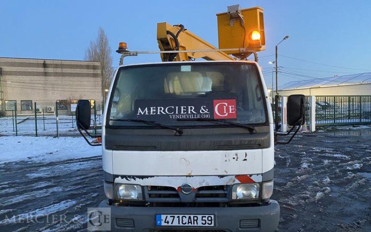 NISSAN NISSAN DIESEL AVEC NACELLE MULTITEL 145ALU DE 2005 – 14,5M – 3127 HEURES BLANC 471CAR59