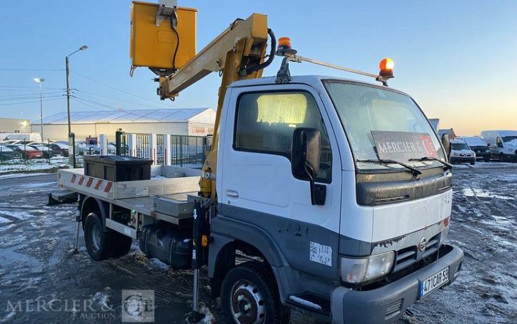 NISSAN NISSAN DIESEL AVEC NACELLE MULTITEL 145ALU DE 2005 – 14,5M – 3127 HEURES BLANC 471CAR59