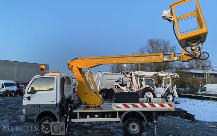 NISSAN NISSAN DIESEL AVEC NACELLE MULTITEL 145ALU DE 2005 – 14,5M – 3127 HEURES BLANC 471CAR59