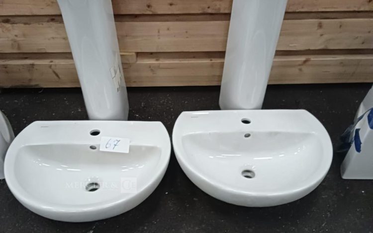 Autre Lot de 2 lavabos avec pied marque GEBERIT  65