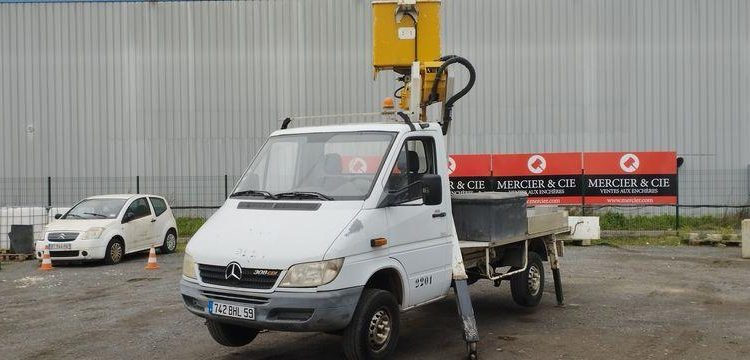 MERCEDES SPRINTER NACELLE MULTITEL 180 ALU AF  18 M – DIESEL – 2690 HEURES – 96419 KMS BLANC 742BHL59