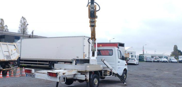 MERCEDES SPRINTER NACELLE MULTITEL 180 ALU AF  18 M – DIESEL – 2690 HEURES – 96419 KMS BLANC 742BHL59