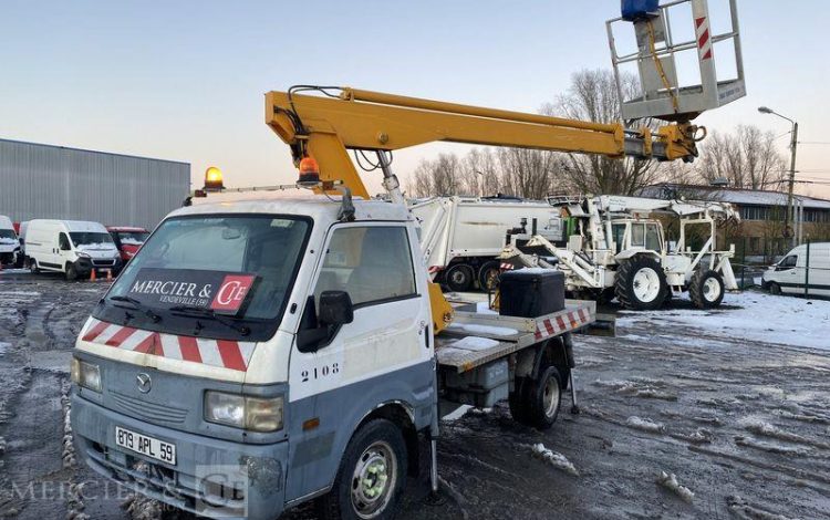 MAZDA MAZDA DIESEL AVEC NACELLE MULTITEL 145ALU DE 2001 – 14,5M – 5047 HEURES BLANC 879APL59