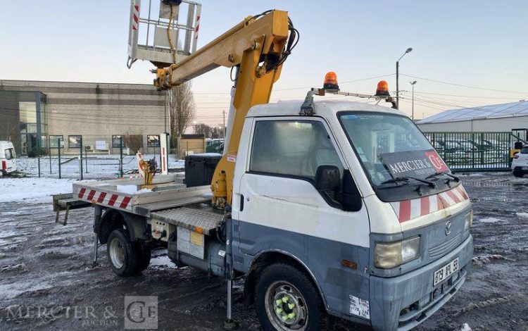 MAZDA MAZDA DIESEL AVEC NACELLE MULTITEL 145ALU DE 2001 – 14,5M – 5047 HEURES BLANC 879APL59