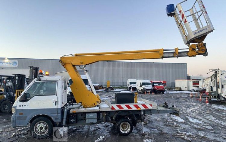 MAZDA MAZDA DIESEL AVEC NACELLE MULTITEL 145ALU DE 2001 – 14,5M – 5047 HEURES BLANC 879APL59