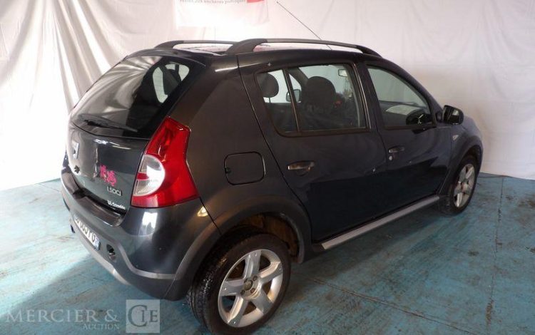 DACIA SANDERO STEPWAY 1,5 DCI 70CH GRIS BD-605-PG