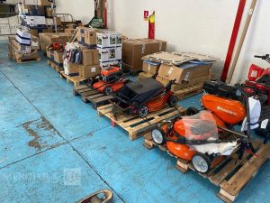 KUBOTA 15 PALETTES DE MATERIEL KUBOTA/HUSQVARNA  CEVENNES