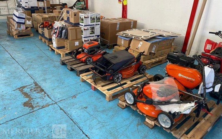 KUBOTA 15 PALETTES DE MATERIEL KUBOTA/HUSQVARNA  CEVENNES