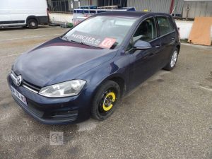 VOLKSWAGEN GOLF  DM-754-NQ