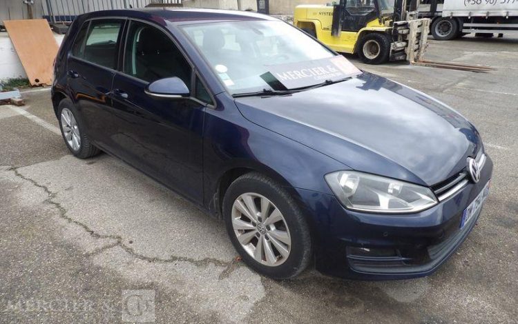 VOLKSWAGEN GOLF  DM-754-NQ