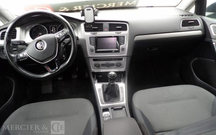 VOLKSWAGEN GOLF  DM-754-NQ