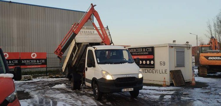 IVECO 35J15B BENNE GRUE 3T5 BLANC EE-088-YV