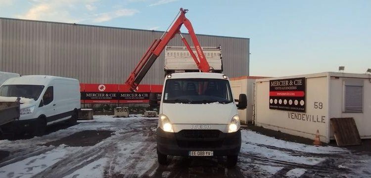 IVECO 35J15B BENNE GRUE 3T5 BLANC EE-088-YV