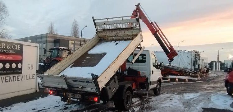 IVECO 35J15B BENNE GRUE 3T5 BLANC EE-088-YV