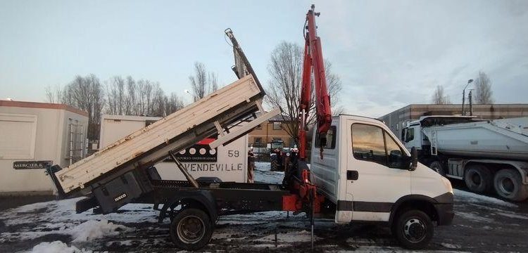 IVECO 35J15B BENNE GRUE 3T5 BLANC EE-088-YV