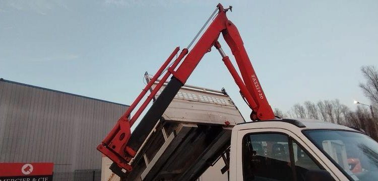 IVECO 35J15B BENNE GRUE 3T5 BLANC EE-088-YV