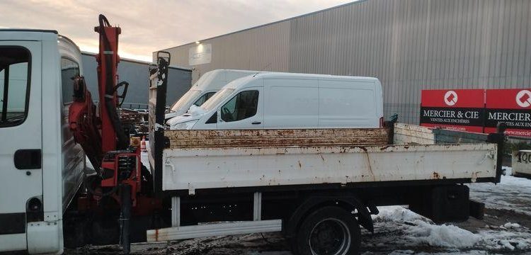 IVECO 35J15B BENNE GRUE 3T5 BLANC EE-088-YV