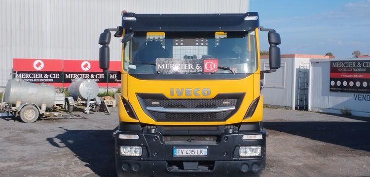 IVECO CAM AD 260 DEPANNEUSE – DIESEL – PTAC 32T – 200336 KMS – ANNEE 2018 JAUNE EV-435-LK