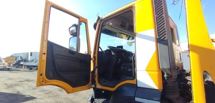 IVECO CAM AD 260 DEPANNEUSE – DIESEL – PTAC 32T – 200336 KMS – ANNEE 2018 JAUNE EV-435-LK