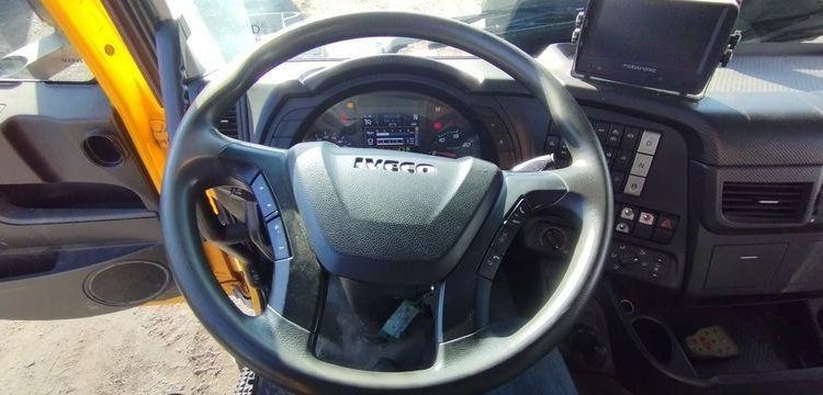 IVECO CAM AD 260 DEPANNEUSE – DIESEL – PTAC 32T – 200336 KMS – ANNEE 2018 JAUNE EV-435-LK