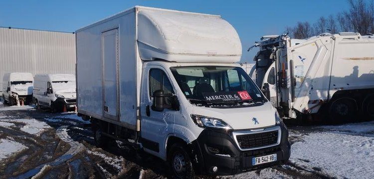 PEUGEOT BOXERB 435 L4 BLUEHDI 130 PRO CAISSE HAYON – DIESEL – 136926 KMS – ANNEE 2018 BLANC FA-542-VB