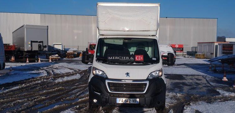 PEUGEOT BOXERB 435 L4 BLUEHDI 130 PRO CAISSE HAYON – DIESEL – 136926 KMS – ANNEE 2018 BLANC FA-542-VB