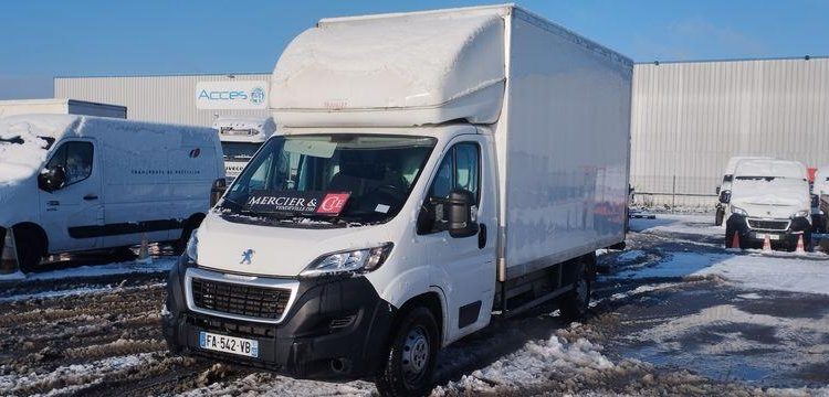 PEUGEOT BOXERB 435 L4 BLUEHDI 130 PRO CAISSE HAYON – DIESEL – 136926 KMS – ANNEE 2018 BLANC FA-542-VB