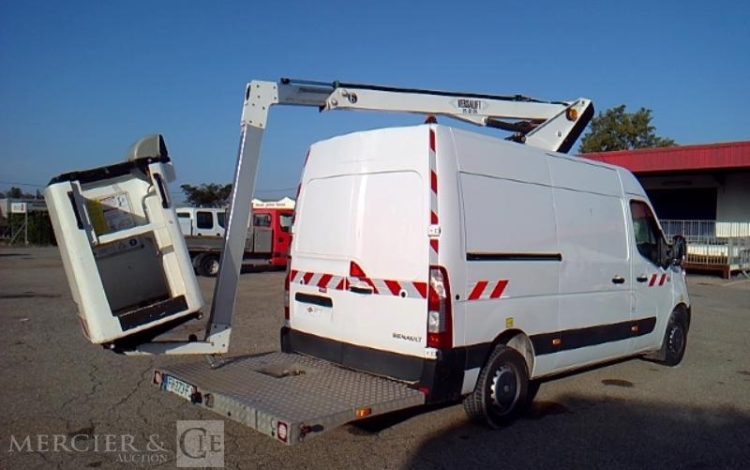 RENAULT MASTER 2.3 DCI 130 NACELLE SUR VL 12M BLANC FH-373-FJ