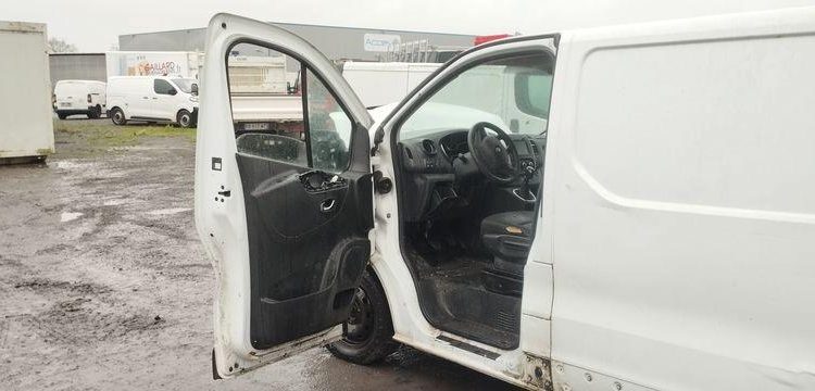 RENAULT TRAFIC VU NV GCF L2H1 1300 DCI 120 DIESEL – ANNEE 2020 – EN L’ETAT BLANC FT-897-XE