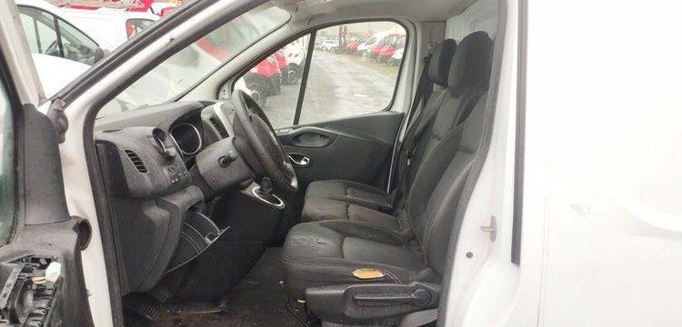 RENAULT TRAFIC VU NV GCF L2H1 1300 DCI 120 DIESEL – ANNEE 2020 – EN L’ETAT BLANC FT-897-XE