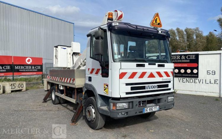 IVECO IVECO EUROCARGO 80E17 AVEC NACELLE TIME 14M – DIESEL – 3046 HEURES – 24271KM BLANC GC-692-YT